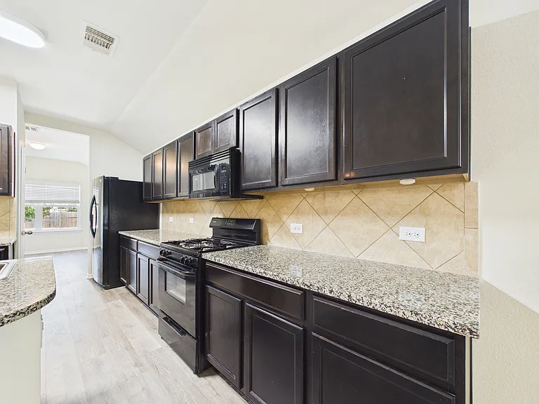 607 Luna Vista Dr — Photo 14