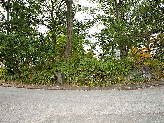 3rd image of 61 Rockland Ave