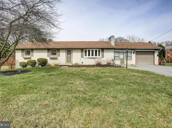 141 Apple Dr, Greencastle, PA 17225