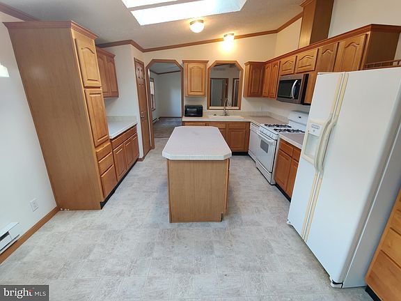 3rd image of 787 W Main St