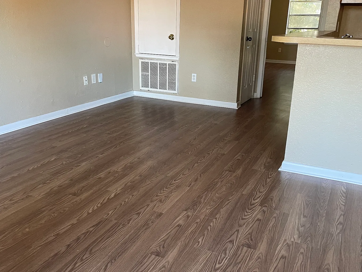 1bd/1ba with Balcony — Photo 4