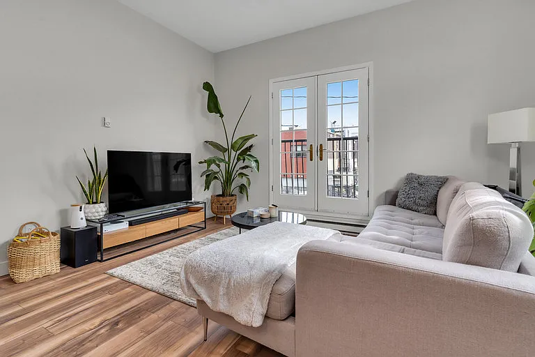 184 Sydenham St — Photo 9