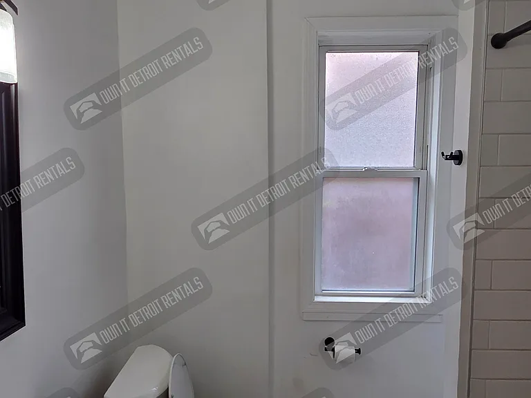 7455 Churchill St — Photo 33