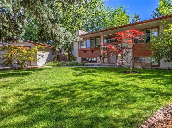 8630 W Brynwood Dr, Boise, ID 83704