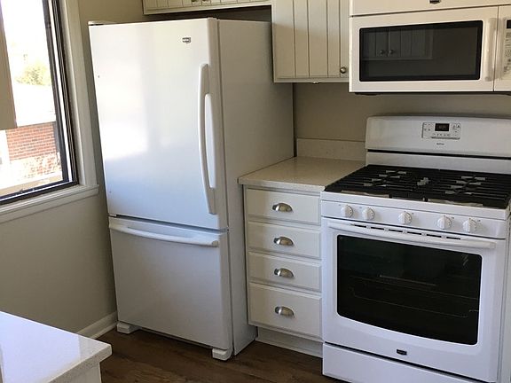 3rd image of 123 Pocasset Ct