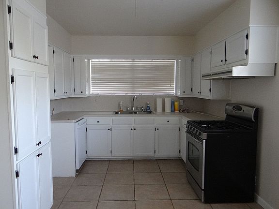 2nd image of 808 S 10th St