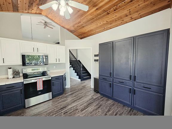4th image of 17532 Freeport Way