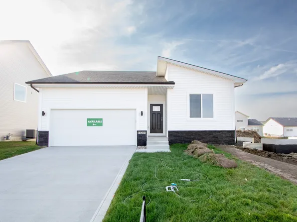 14204 Northpark Dr, Urbandale, IA 50323
