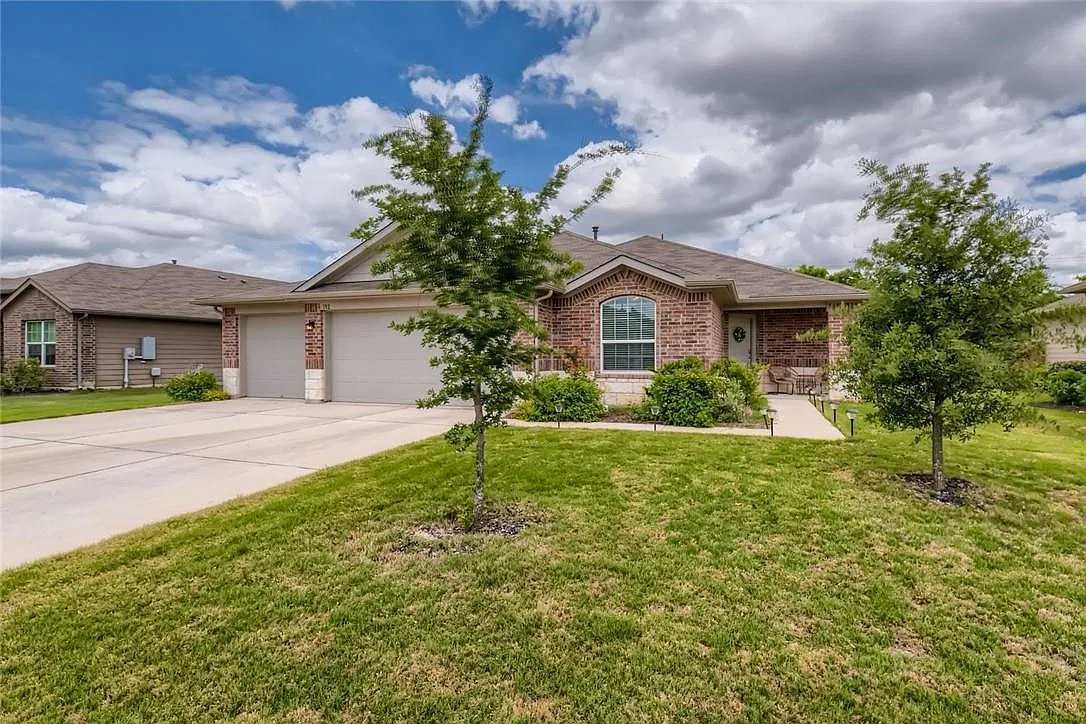 4 bed, 2.0 bath, 1987 sqft, $2,300 — Photo 1
