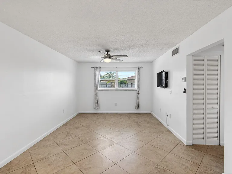 600 SW 2nd Ave #240 — Photo 31