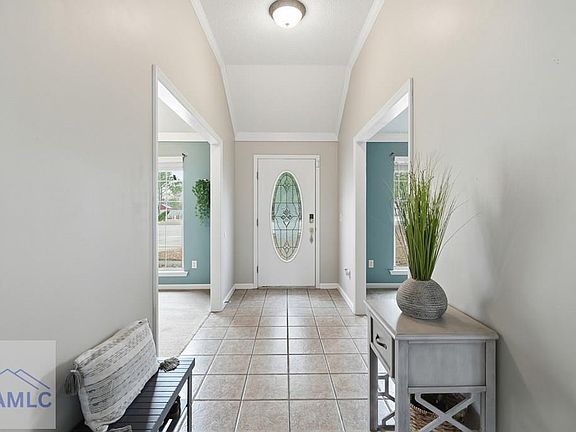 3rd image of 203 Barcalay Ln