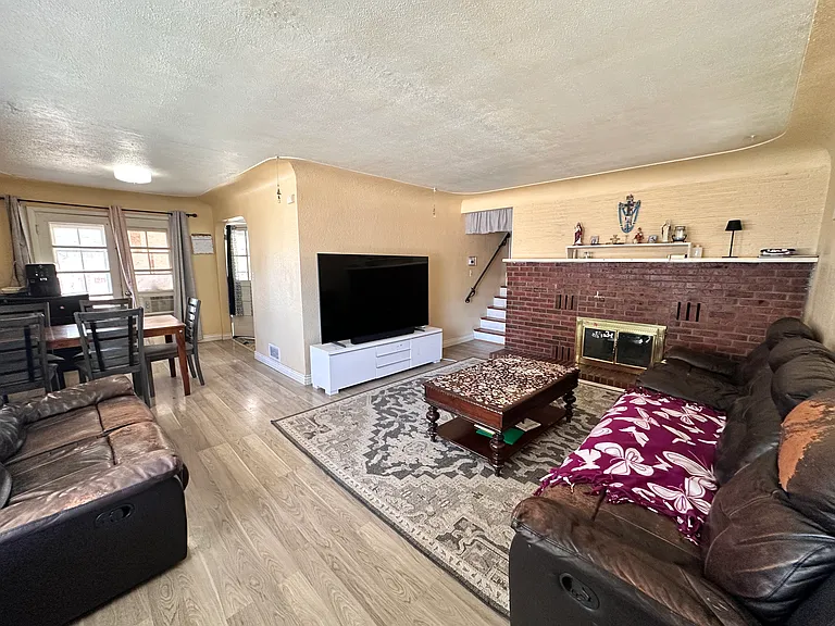 2240 Nome St — Photo 3
