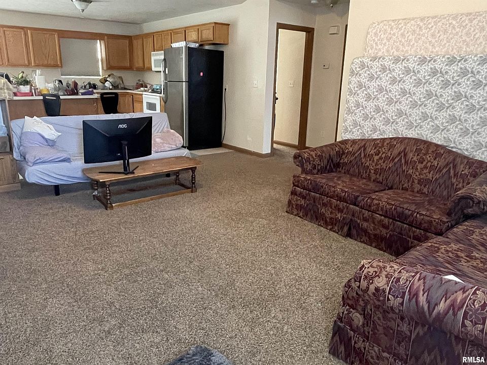 2nd image of 605 Oakbrook Ave