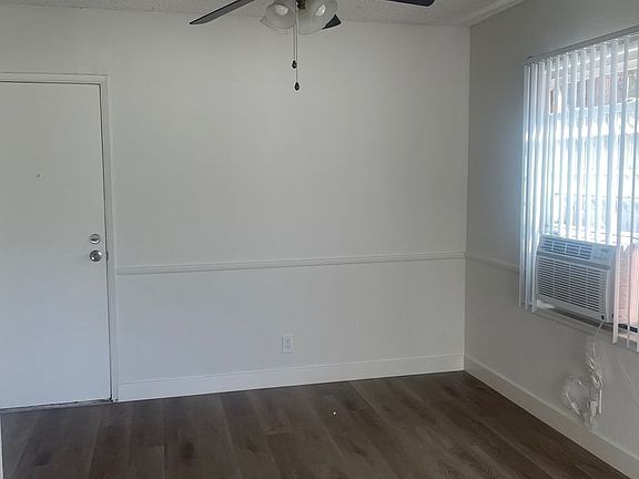 4th image of 15509-15513 Victory Blvd #13E