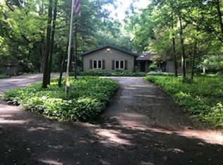 2021 Huntington Pl, Delavan, WI 53115