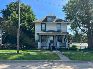 621 W Jefferson St, Washington, IA 52353