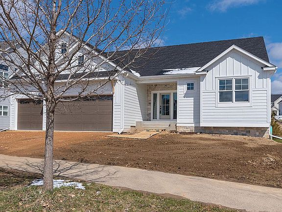 2nd image of 9114 Woods Cir