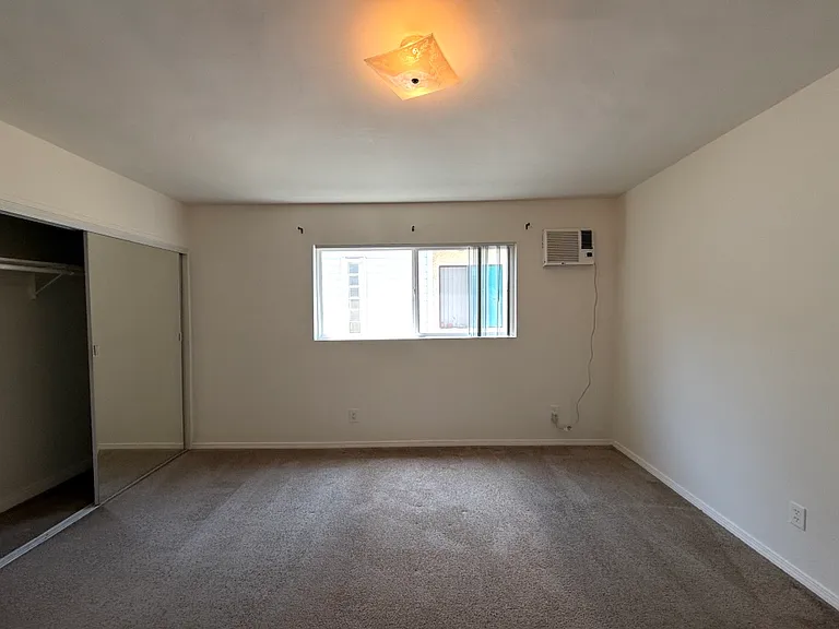 712 N Isabel St #6 — Photo 11