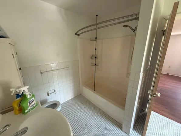 2 S Main St, Doylestown, PA 18901