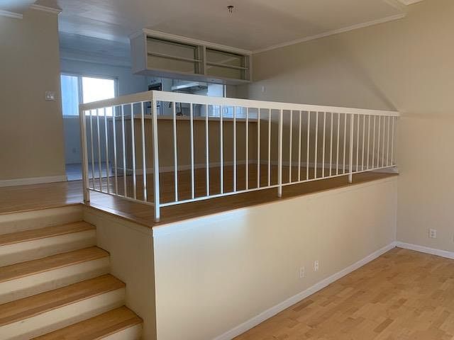 1st image of 251 Valley Dr