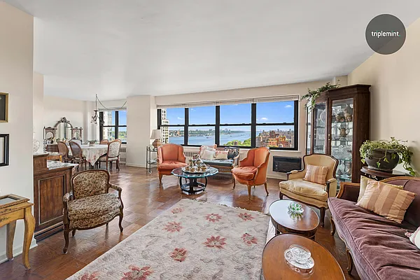 Sold by Triplemint | media 2