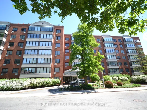 225 Alvin Rd N #309, Ottawa, ON K1K 4H6