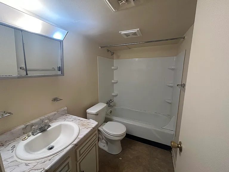 924 Mountain View Rd #14 — Photo 5
