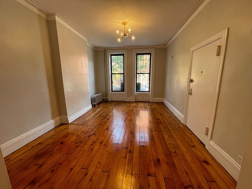 1st image of 400 12th St APT 1