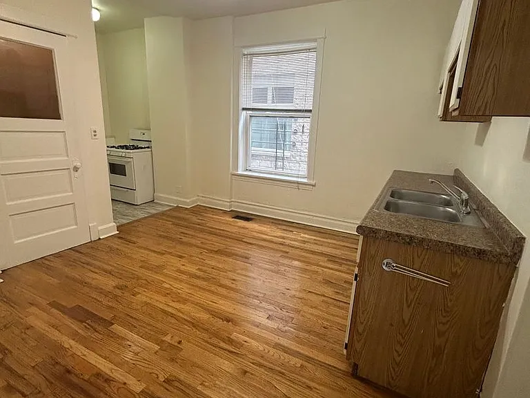 1958 W Waveland Ave #1 — Photo 4