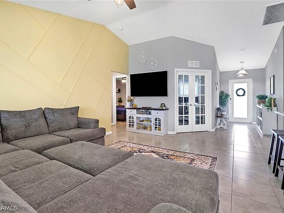 4th image of 530 NW 7th Ave