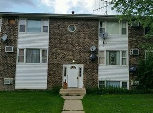380 Ann St APT 3, South Elgin, IL 60177