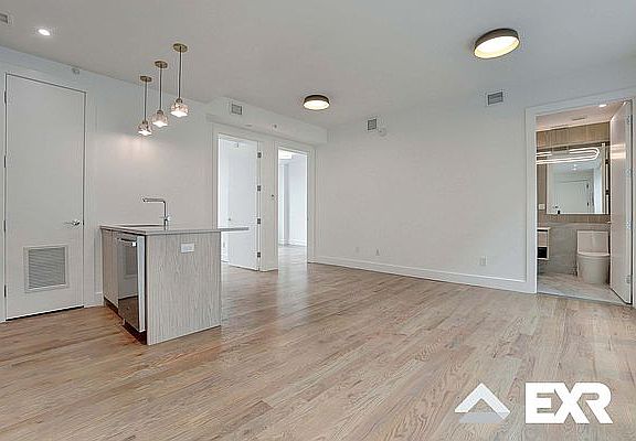 5th image of 150 Erasmus St #401