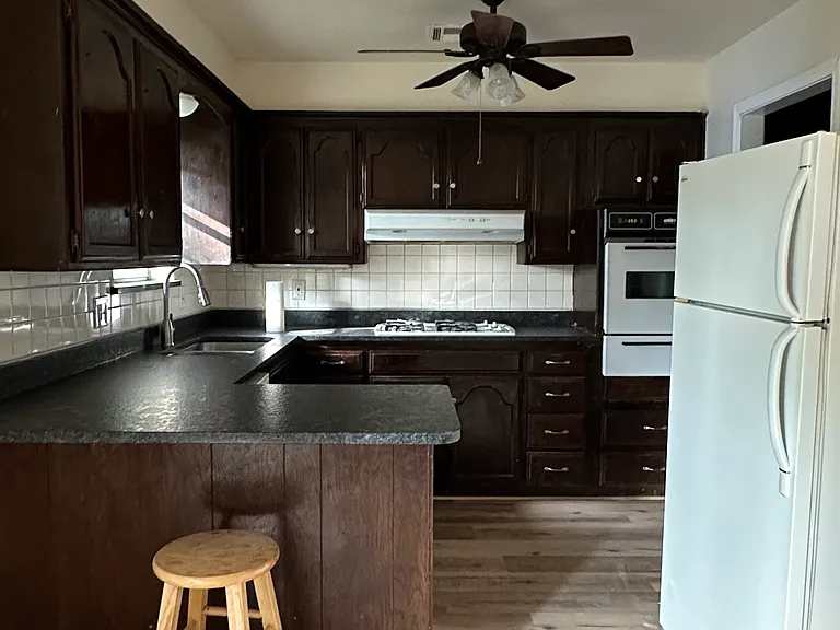 519 Robin Hill Rd — Photo 4