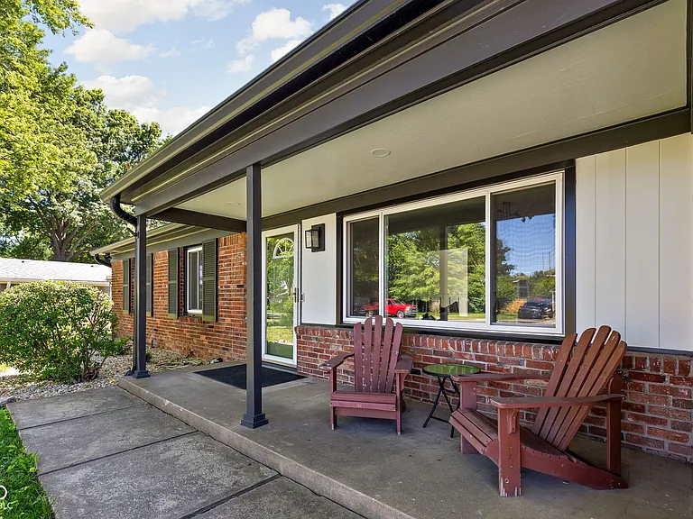 10605 Penn Dr — Photo 2