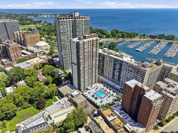 525 W Hawthorne Pl APT 608, Chicago, IL 60657