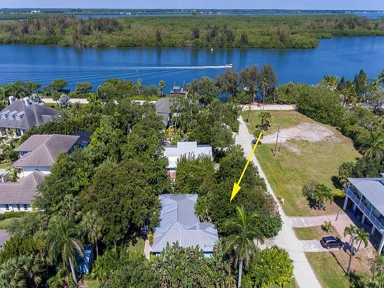 1075 Morningside Dr — Photo 5
