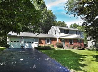 44 Horseshoe Ln N, Henrietta, NY 14467