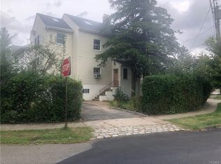 17 Willow Dr, New Rochelle, NY 10805