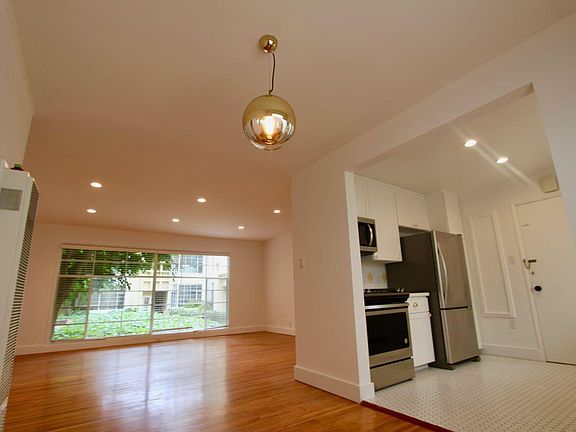 2nd image of 451 San Vicente Blvd APT 1