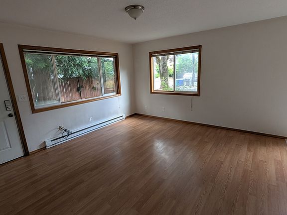 4th image of 716 NE 64th Ave