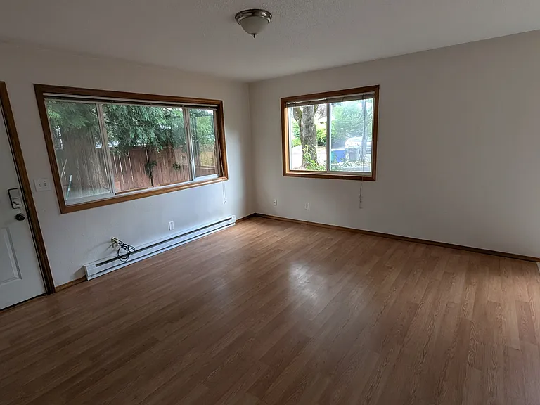 716 NE 64th Ave — Photo 4