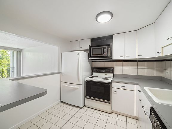 5th image of 2015 S Finley Rd APT 302