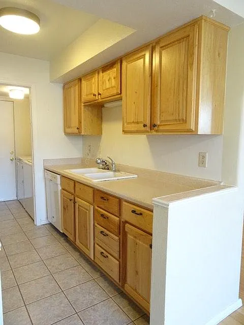 Building Photo - 1111 Monroe Dr #C