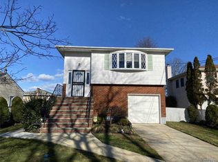 3595 Roanoke St, Seaford, NY 11783
