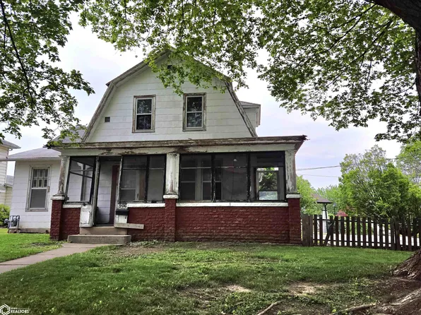 906 Summer St, Burlington, IA 52601