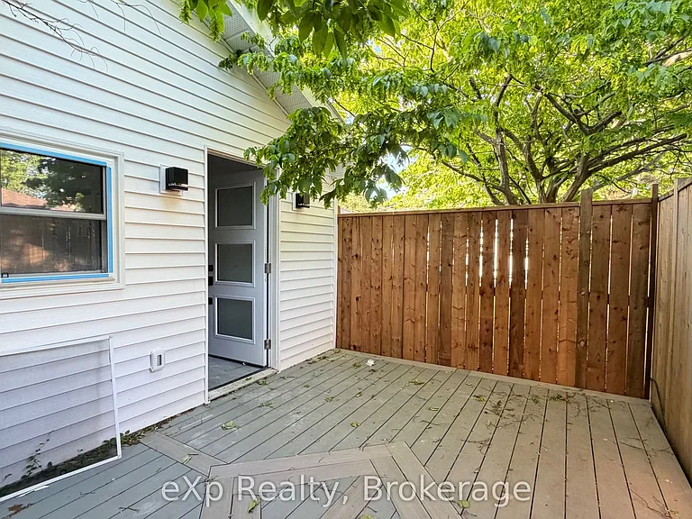 265 College St W #REAR — Photo 11