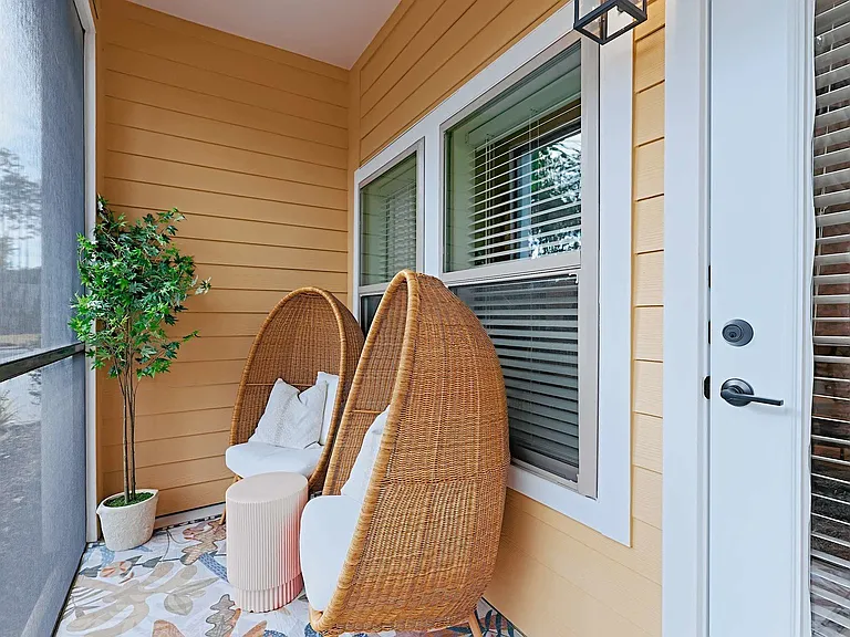 Screened Balcony/Patio