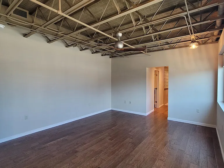 901 N Upper Broadway #1 — Photo 23