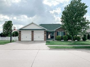 6102 R Ave, Kearney, NE 68847