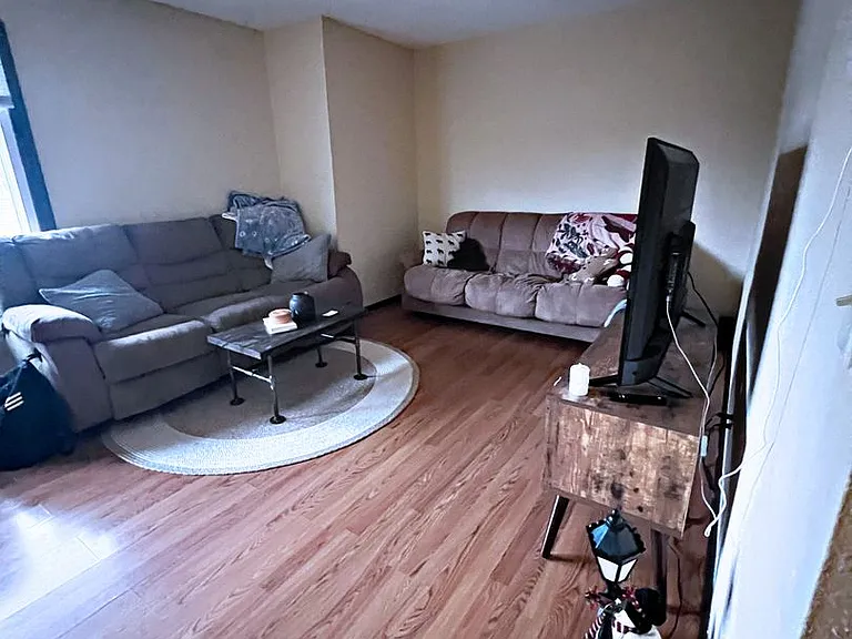 1114 Imperial Cir — Photo 3